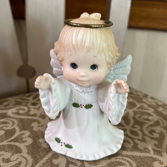 Enesco Ruth Morehead Holly Babes 1985 Angel Music Figurine My Favorite Things. - Picture 1 of 9